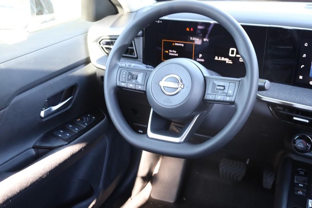 Nissan Kicks Vehicle Image 22