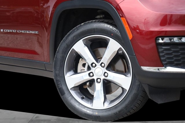 Jeep Grand Cherokee L Vehicle Full-screen Gallery Image 3