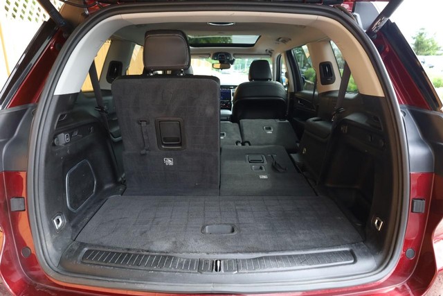Jeep Grand Cherokee L Vehicle Full-screen Gallery Image 8