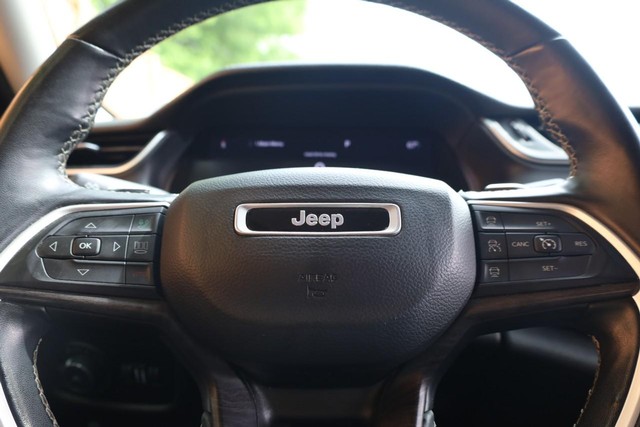 Jeep Grand Cherokee L Vehicle Full-screen Gallery Image 13