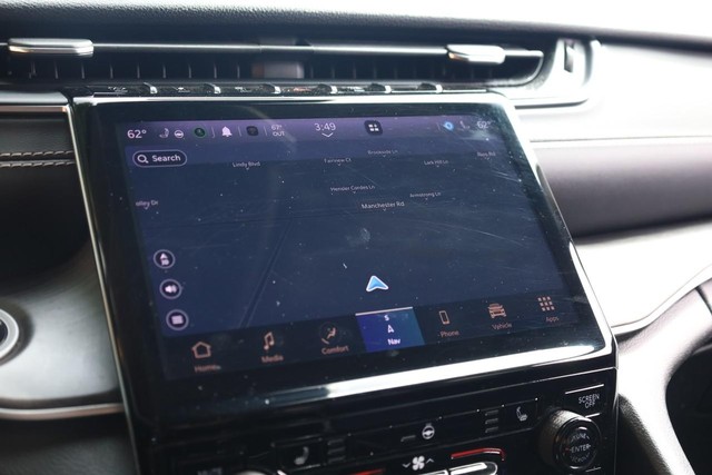 Jeep Grand Cherokee L Vehicle Full-screen Gallery Image 16