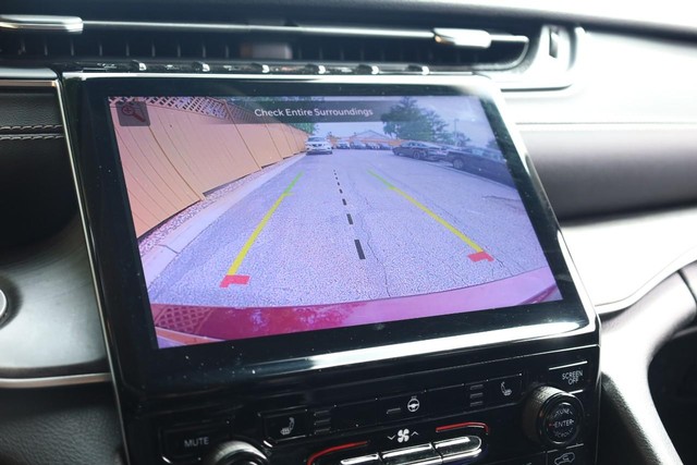 Jeep Grand Cherokee L Vehicle Full-screen Gallery Image 17