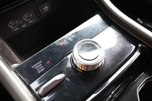 Jeep Grand Cherokee L Vehicle Full-screen Gallery Image 20