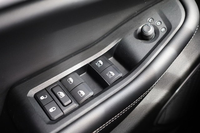 Jeep Grand Cherokee L Vehicle Full-screen Gallery Image 22