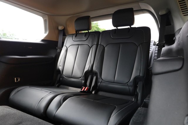 Jeep Grand Cherokee L Vehicle Full-screen Gallery Image 30