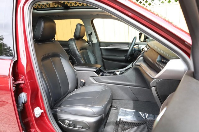 Jeep Grand Cherokee L Vehicle Full-screen Gallery Image 31