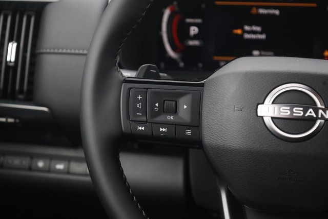 Nissan Pathfinder Vehicle Image 10