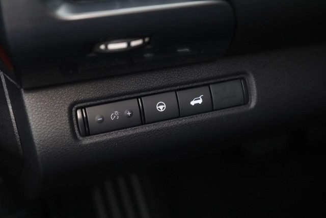 Nissan Pathfinder Vehicle Image 12