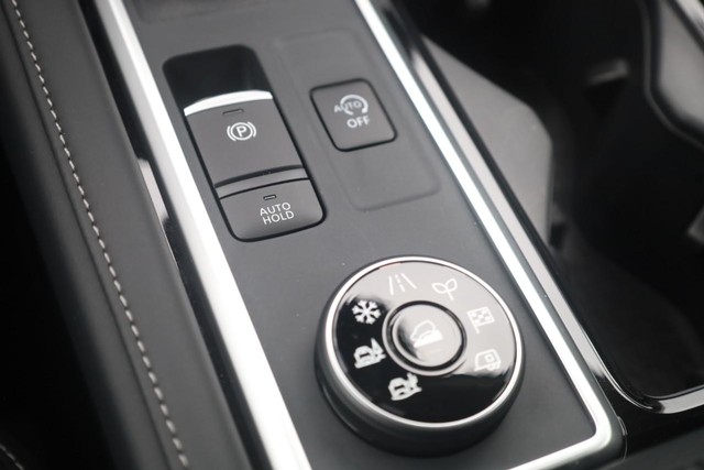 Nissan Pathfinder Vehicle Image 18