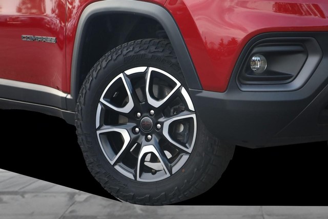 Jeep Compass Vehicle Full-screen Gallery Image 3