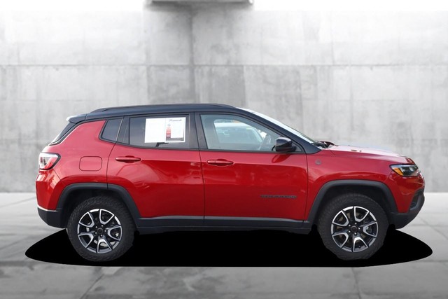 Jeep Compass Vehicle Full-screen Gallery Image 5