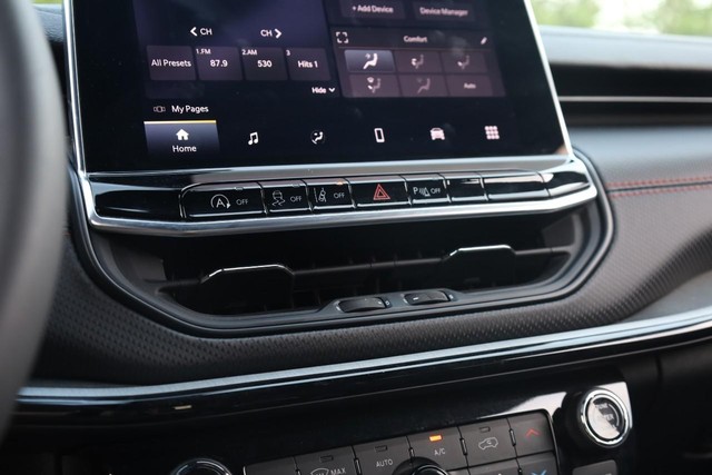 Jeep Compass Vehicle Full-screen Gallery Image 13