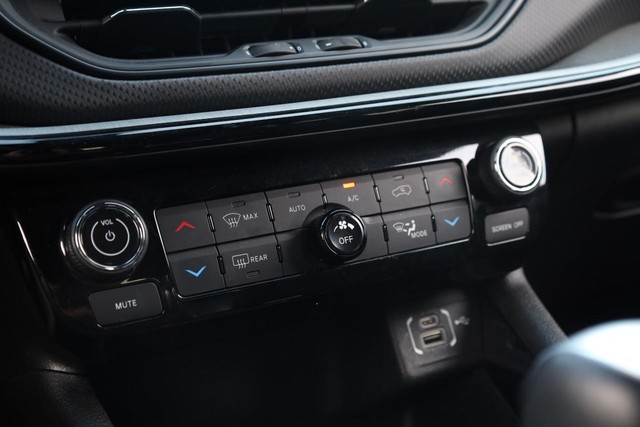 Jeep Compass Vehicle Full-screen Gallery Image 14