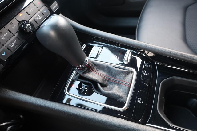 Jeep Compass Vehicle Full-screen Gallery Image 15