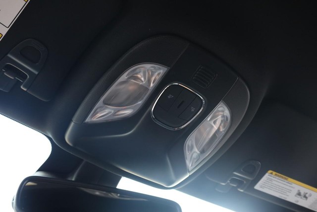 Jeep Compass Vehicle Full-screen Gallery Image 16