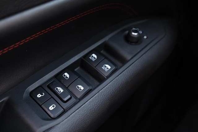 Jeep Compass Vehicle Full-screen Gallery Image 17