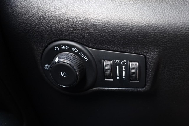Jeep Compass Vehicle Full-screen Gallery Image 18