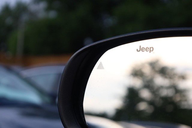 Jeep Compass Vehicle Full-screen Gallery Image 19