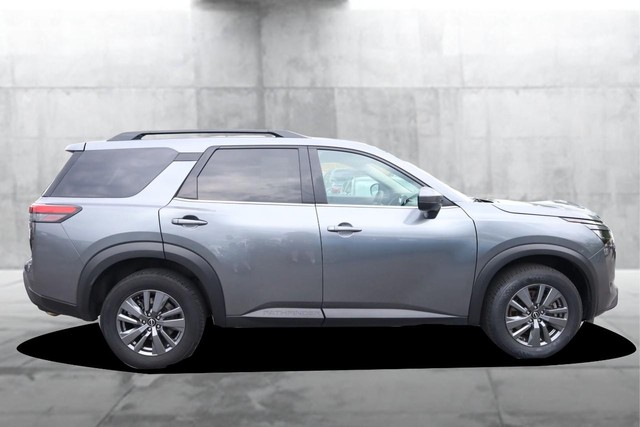 Nissan Pathfinder Vehicle Image 05