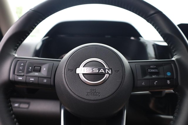 Nissan Pathfinder Vehicle Image 11