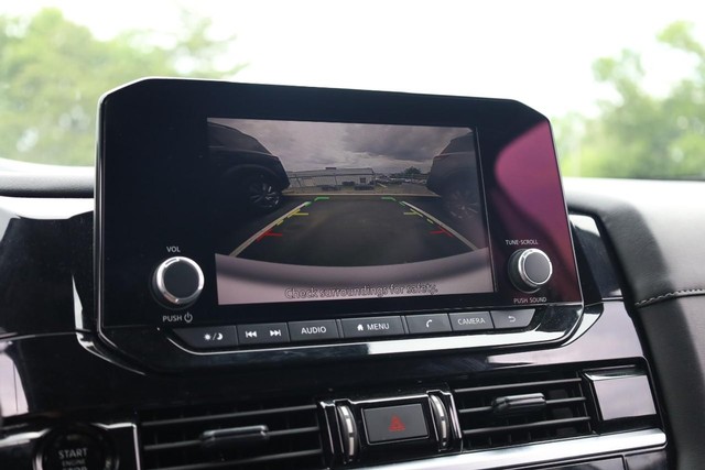 Nissan Pathfinder Vehicle Image 14