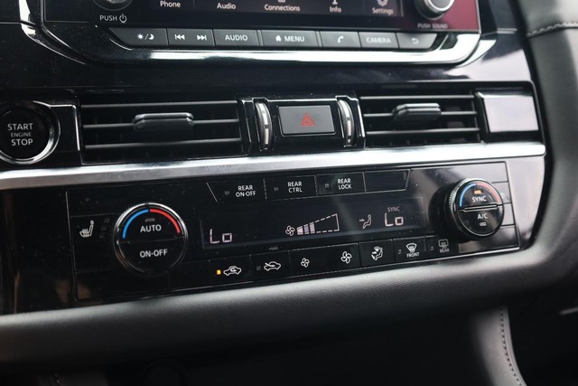 Nissan Pathfinder Vehicle Image 15