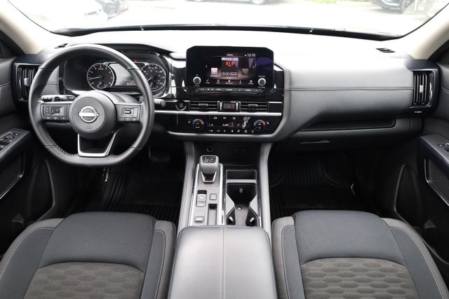 Nissan Pathfinder Vehicle Image 24