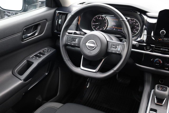 Nissan Pathfinder Vehicle Image 25