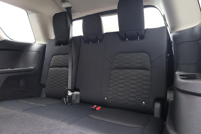 Nissan Pathfinder Vehicle Image 26