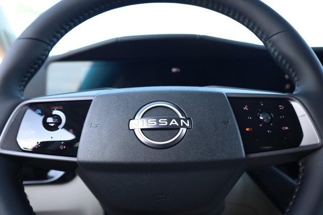 Nissan Murano Vehicle Image 11