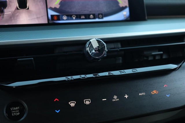 Nissan Murano Vehicle Image 16