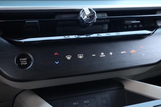 Nissan Murano Vehicle Image 18