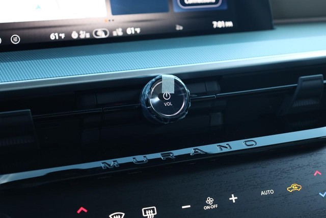 Nissan Murano Vehicle Image 17