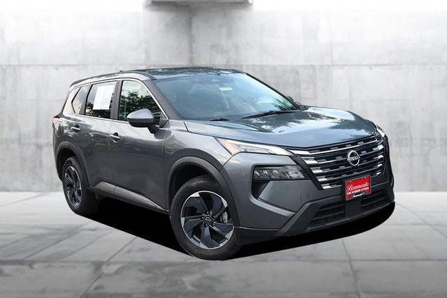 Nissan Rogue Vehicle Full-screen Gallery Image 2