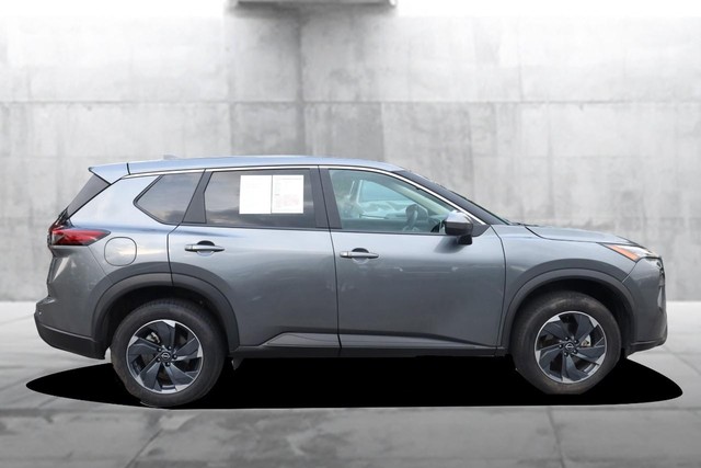 Nissan Rogue Vehicle Full-screen Gallery Image 5