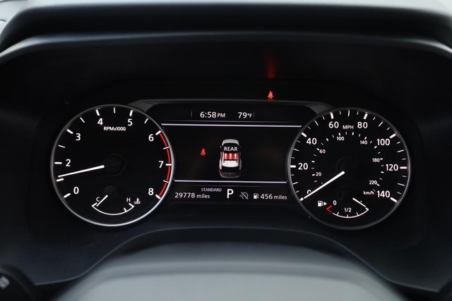Nissan Rogue Vehicle Full-screen Gallery Image 10
