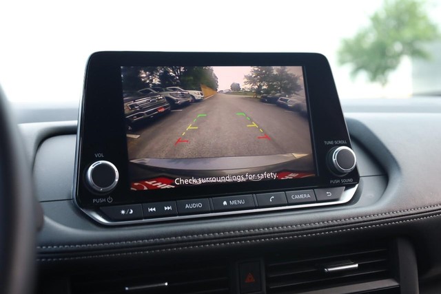 Nissan Rogue Vehicle Full-screen Gallery Image 12