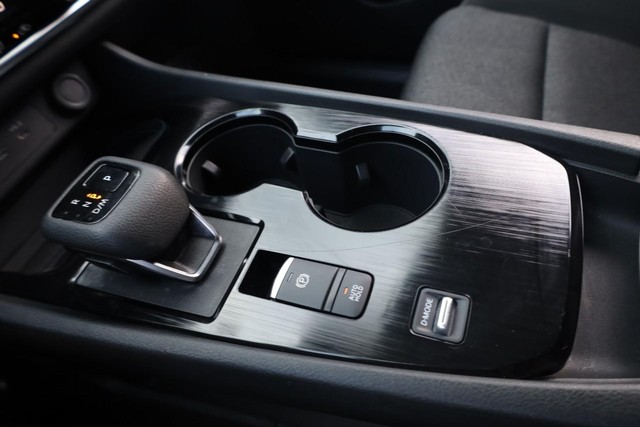 Nissan Rogue Vehicle Full-screen Gallery Image 15
