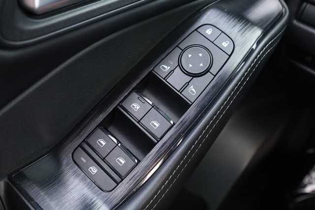 Nissan Rogue Vehicle Full-screen Gallery Image 17