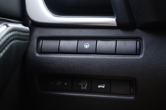 Nissan Rogue Vehicle Full-screen Gallery Image 18