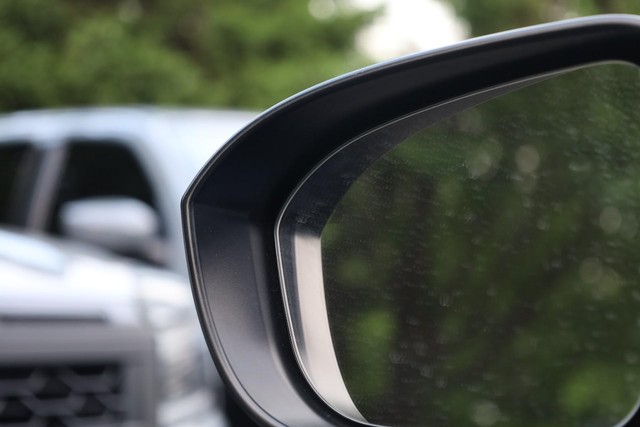 Nissan Rogue Vehicle Full-screen Gallery Image 19