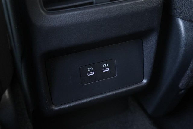 Nissan Rogue Vehicle Full-screen Gallery Image 21
