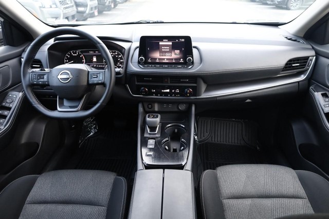 Nissan Rogue Vehicle Full-screen Gallery Image 22