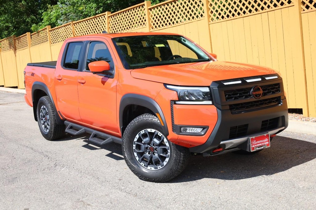Nissan Frontier Vehicle Full-screen Gallery Image 2