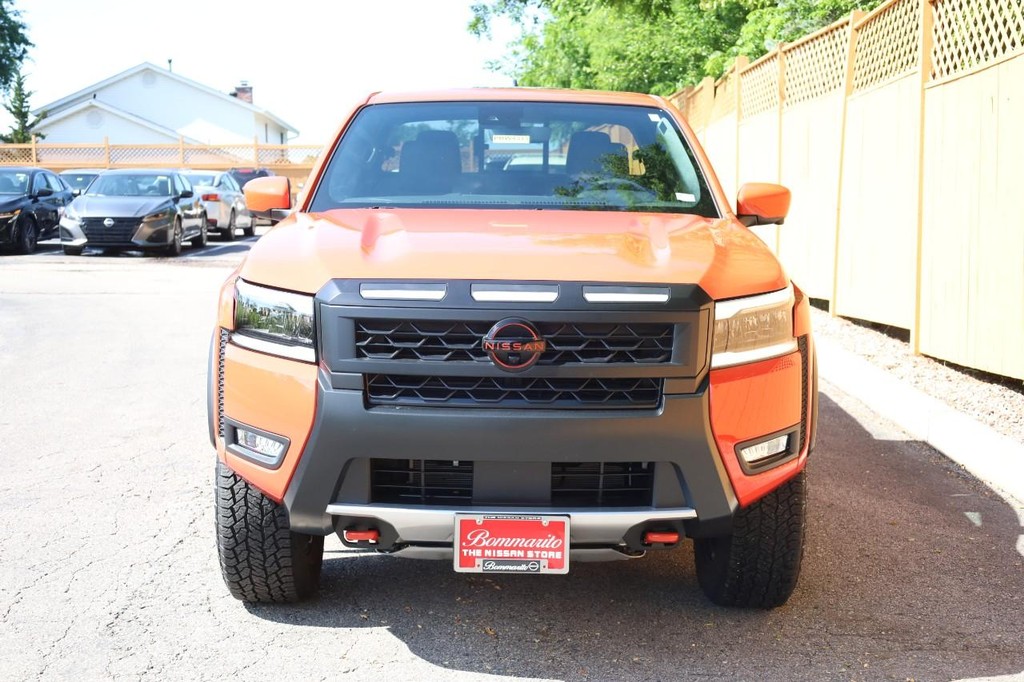 Nissan Frontier Vehicle Full-screen Gallery Image 4