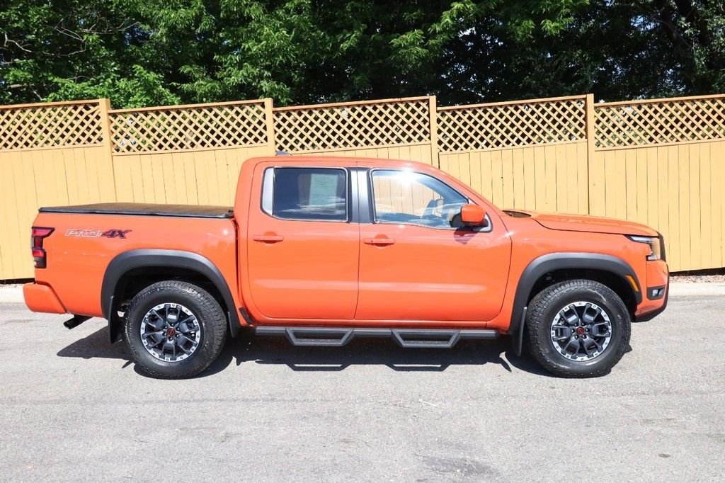 Nissan Frontier Vehicle Full-screen Gallery Image 5