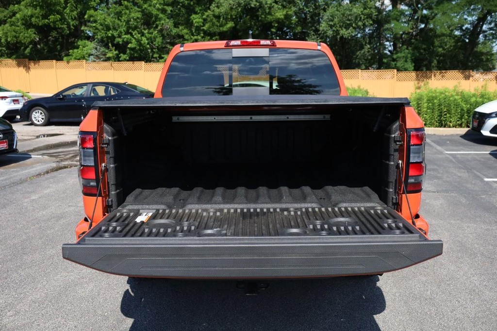 Nissan Frontier Vehicle Full-screen Gallery Image 7