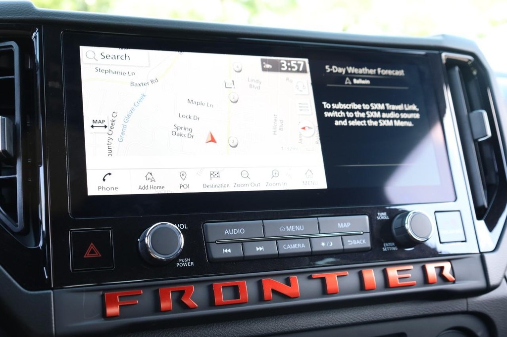Nissan Frontier Vehicle Full-screen Gallery Image 13
