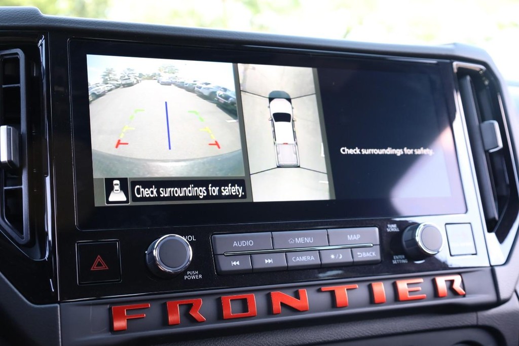 Nissan Frontier Vehicle Full-screen Gallery Image 14
