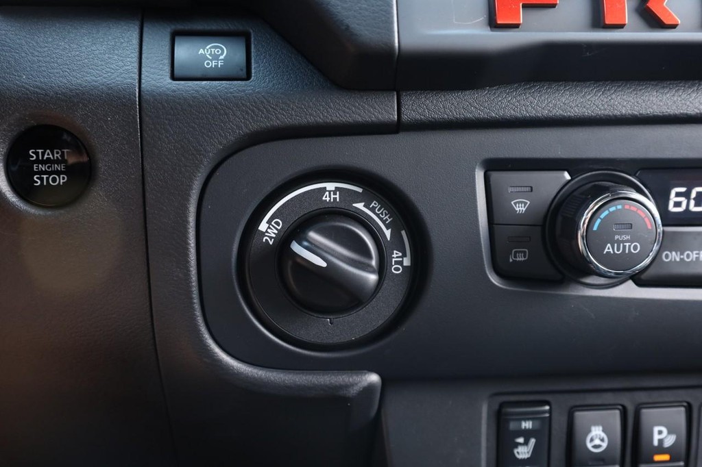 Nissan Frontier Vehicle Full-screen Gallery Image 17